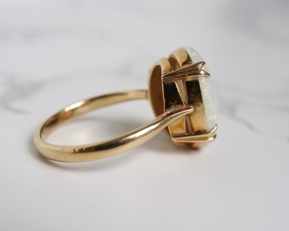 Antique opal ring circa 1920s set in 18ct yellow gold for sale in Leeds, Yorkshire