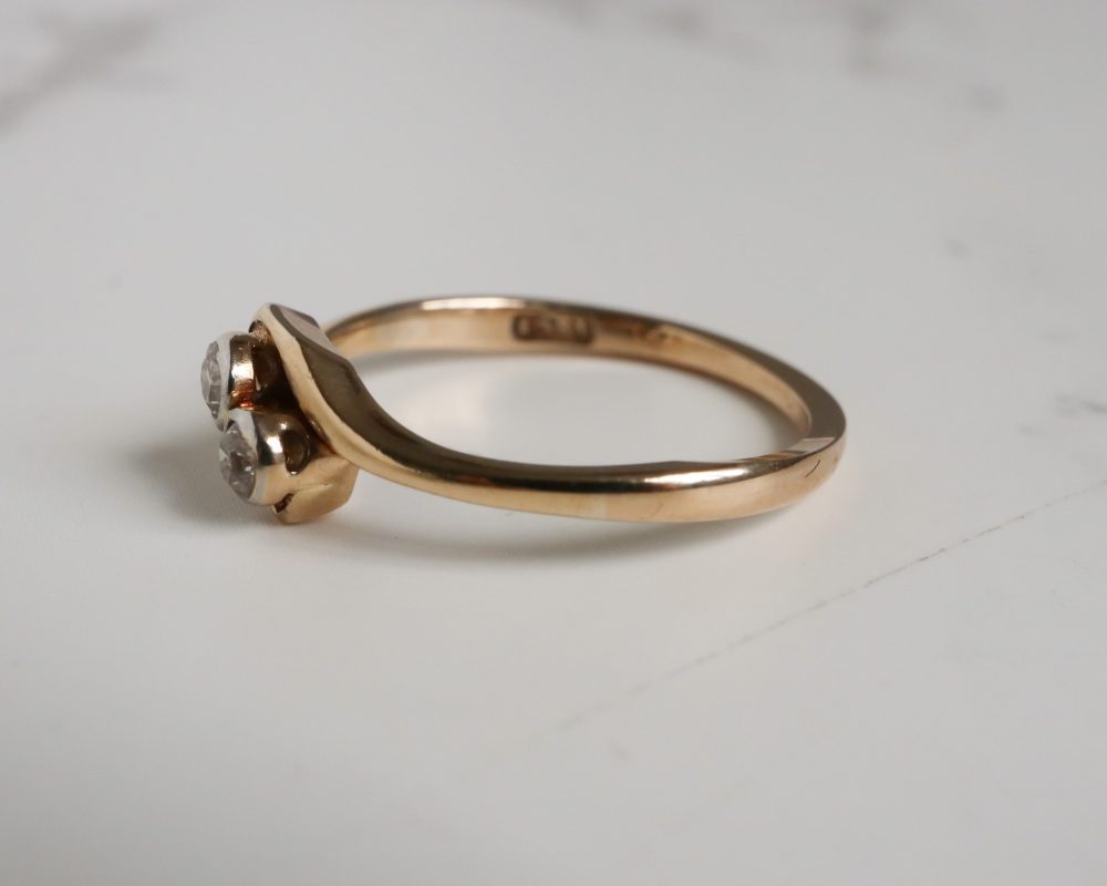 Antique 1920s diamond toi et moi ring in 18ct gold and platinum for sale in Leeds, Yorkshire