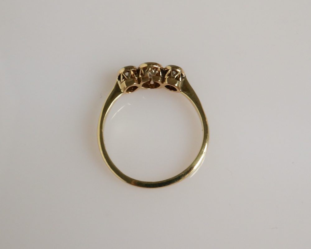 Antique 1920s three stone diamond ring in 18ct gold and platinum for sale in Leeds, Yorkshire