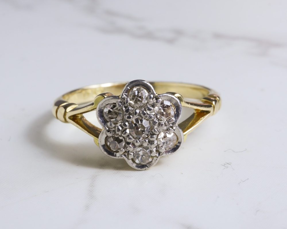 Antique Art Deco diamond daisy ring in 18ct gold for sale in Leeds, Yorkshire