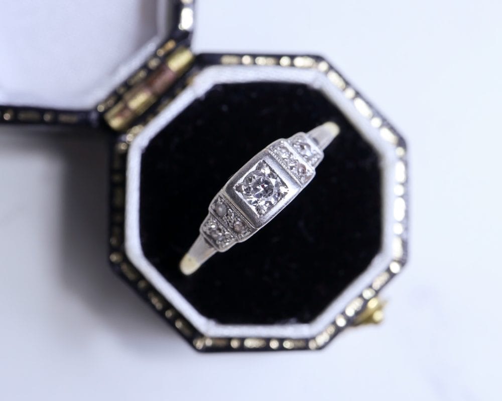 Art Deco diamond stepped shoulder ring in 18ct yellow gold and platinum for sale in Leeds, Yorkshire