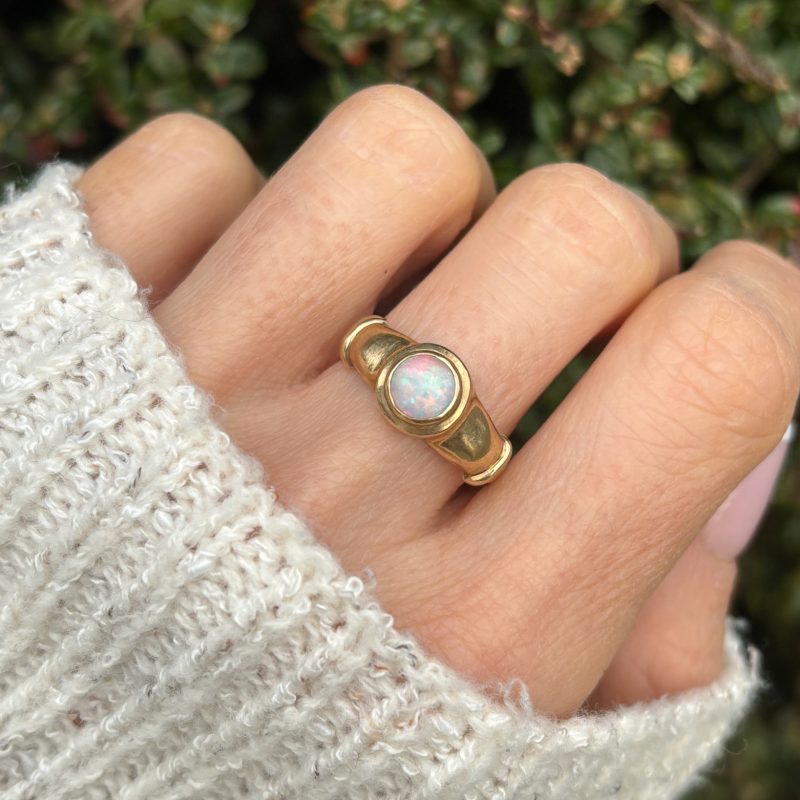 Vintage opal ring in 9ct gold for sale in Leeds, Yorkshire