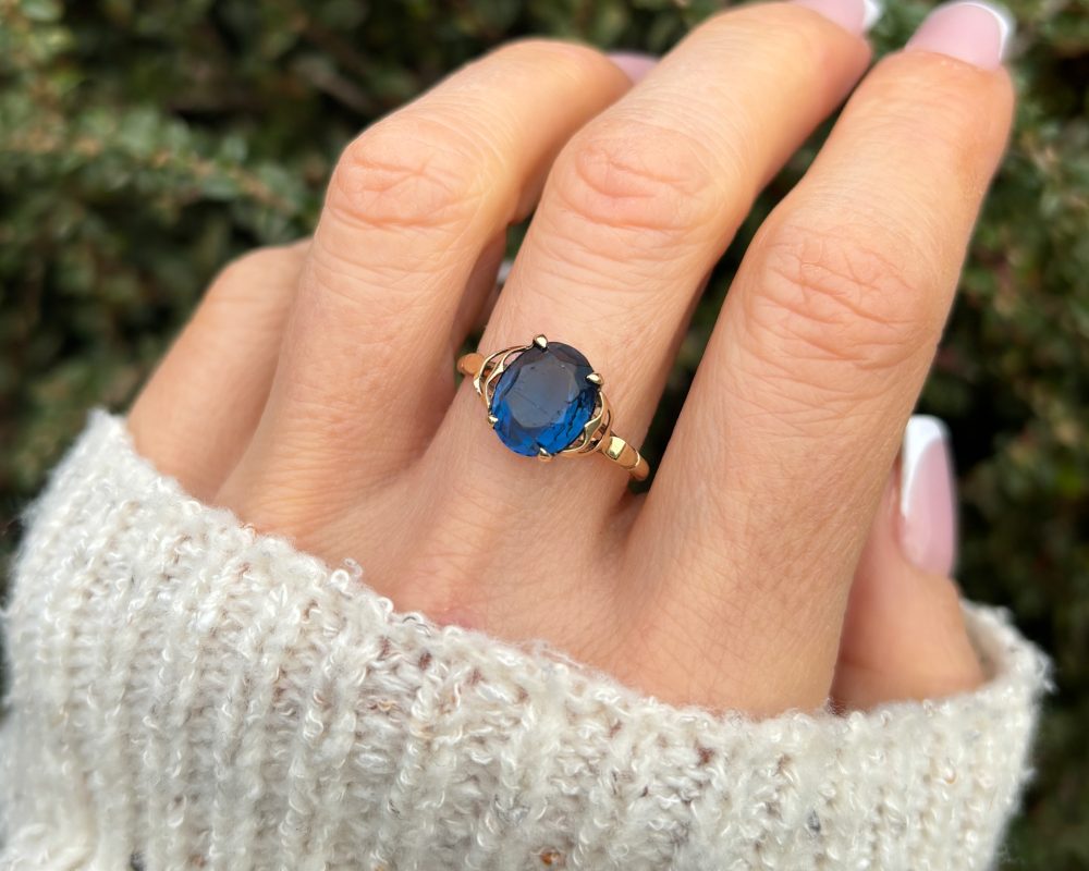 Vintage 9ct gold blue stone ring for sale in Leeds, Yorkshire