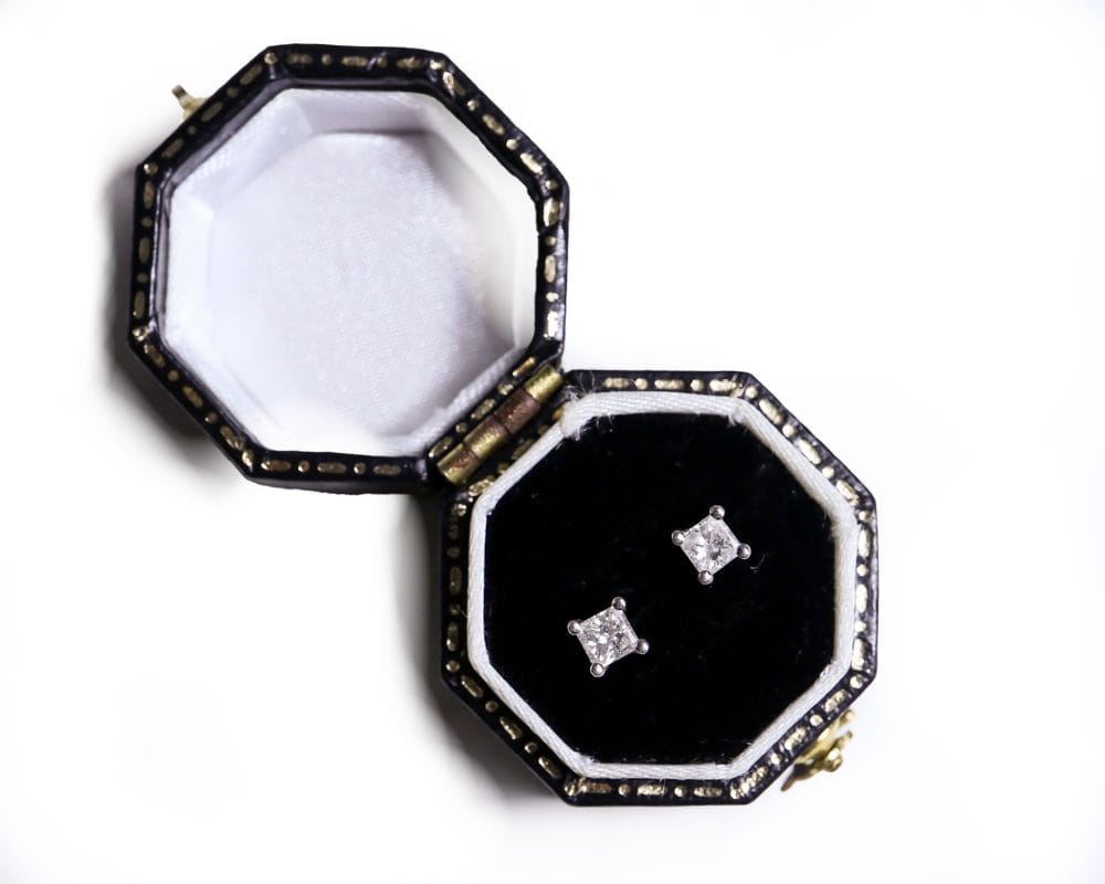 18ct white gold and diamond stud earrings and matching pendant set for sale in Leeds, Yorkshire