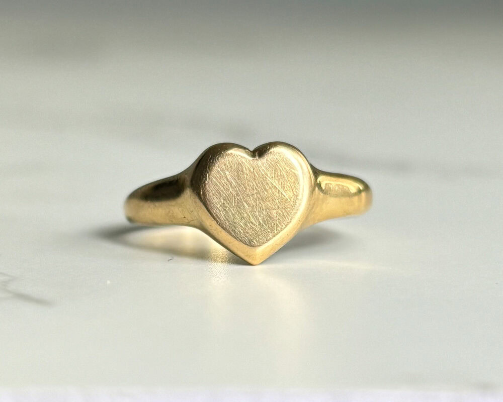 Antique 18ct gold heart signet ring for sale in Leeds, Yorkshire