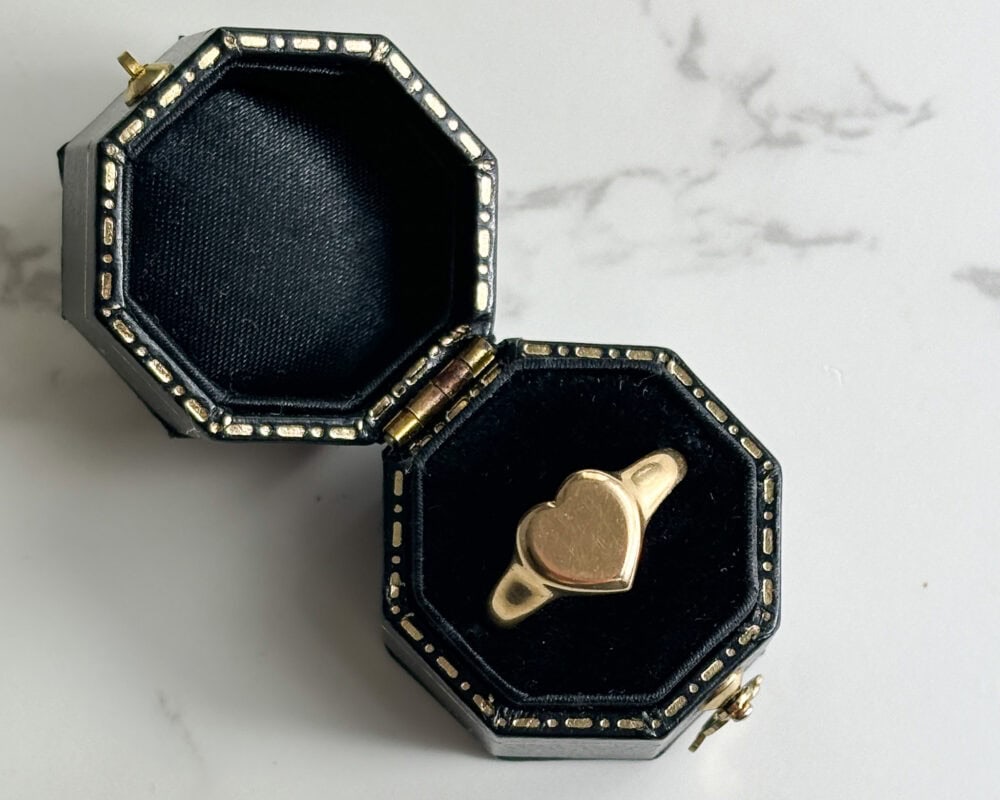 Antique 18ct gold heart signet ring for sale in Leeds, Yorkshire