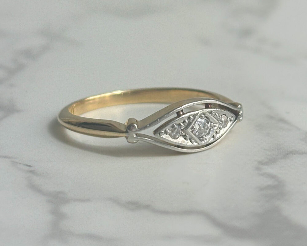 Antique Art Deco diamond in 18ct yellow gold and platinum for sale in Leeds, Yorkshire