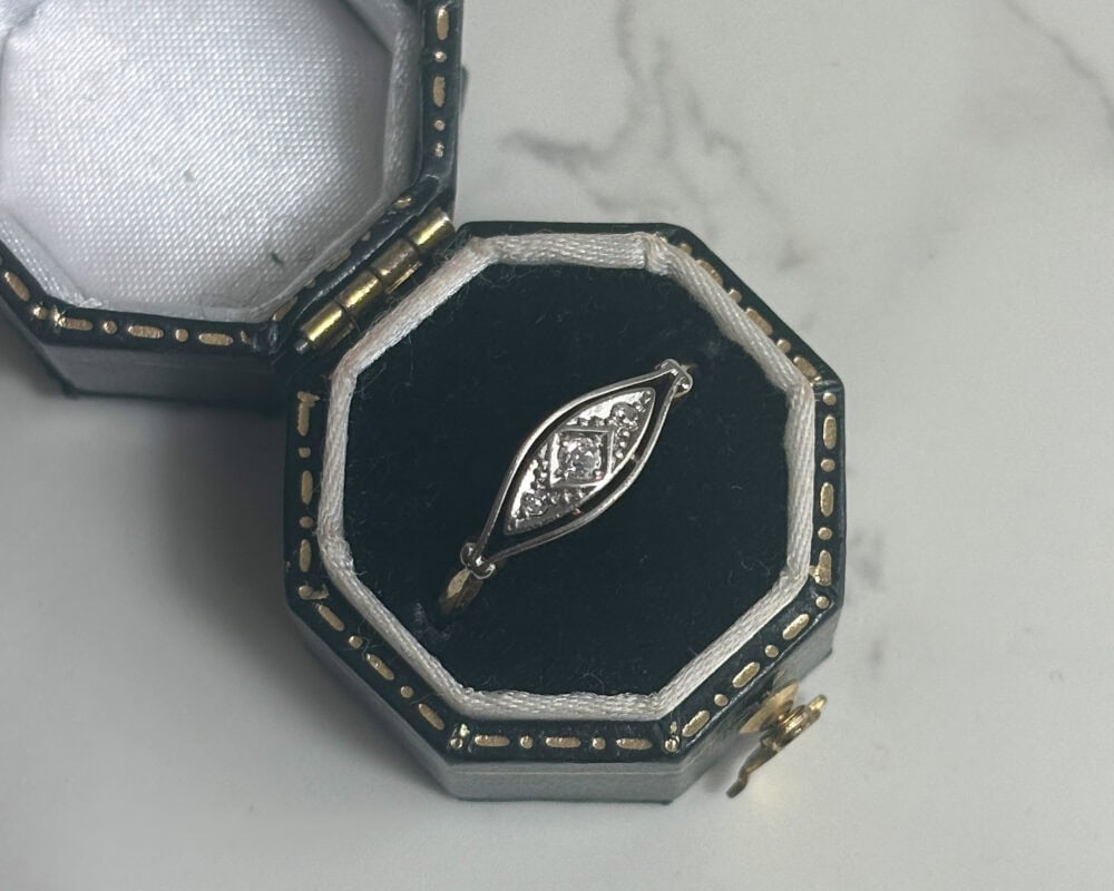 Antique Art Deco diamond in 18ct yellow gold and platinum for sale in Leeds, Yorkshire