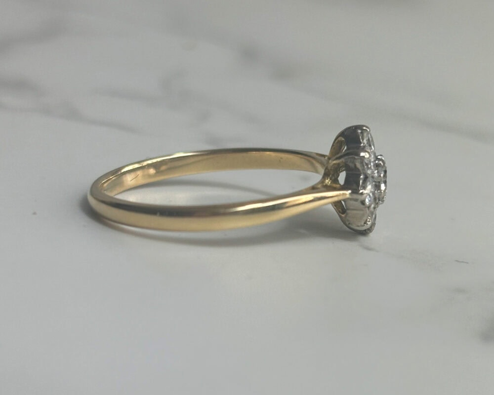 Vintage diamond daisy ring in 18ct gold for sale in Leeds, Yorkshire