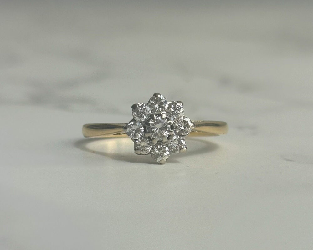 Vintage diamond daisy ring in 18ct gold for sale in Leeds, Yorkshire