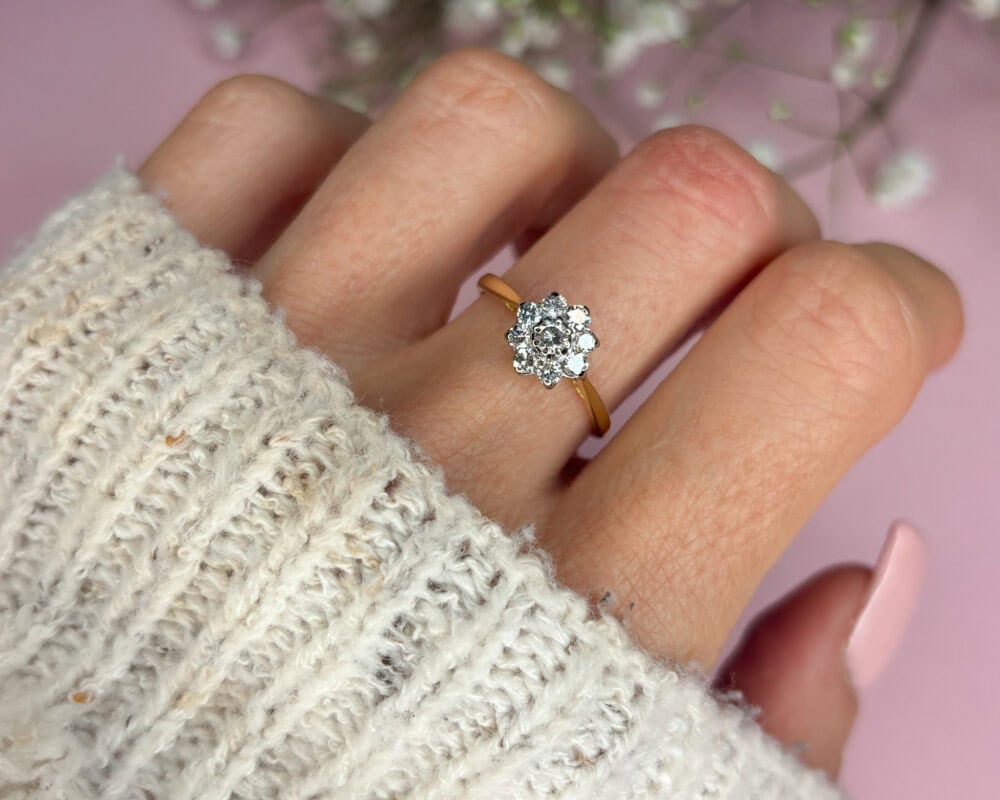 Vintage diamond daisy ring in 18ct gold for sale in Leeds, Yorkshire