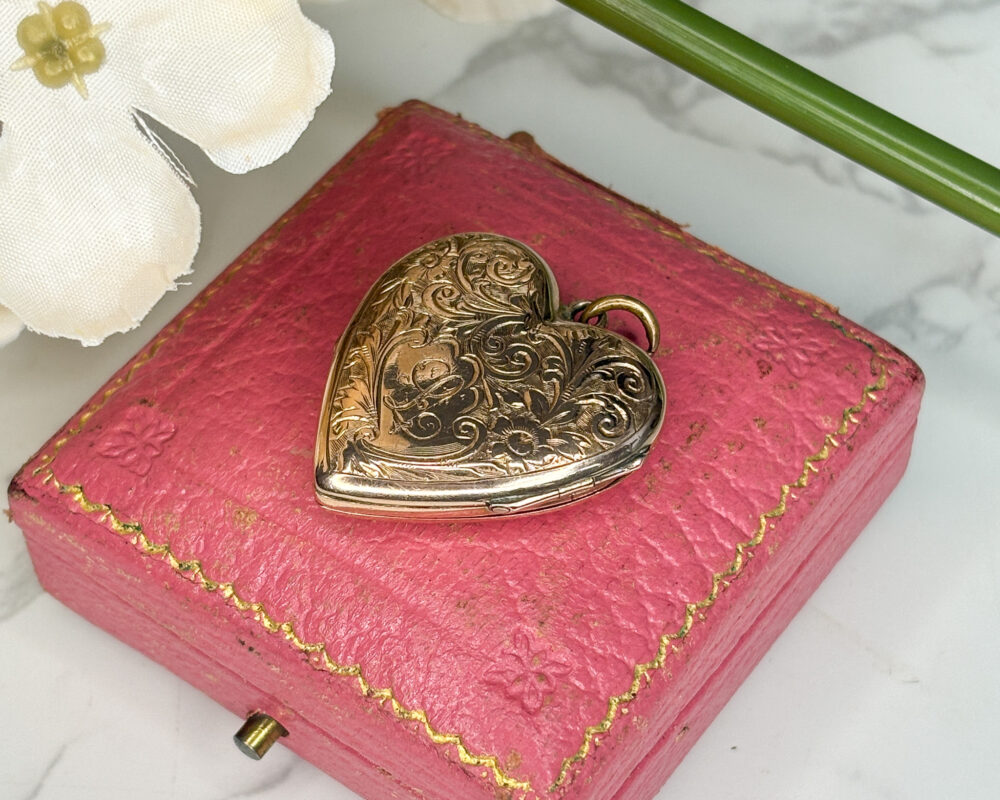 Antique heart locket from the Victorian era in 9ct rose gold back and front for sale in Leeds, Yorkshire