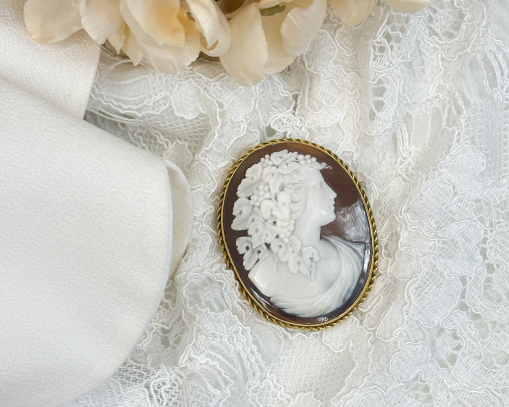 antique Victorian 9ct gold cameo brooch for sale in Leeds, Yorkshire