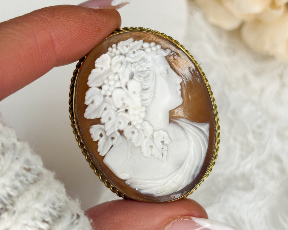 antique Victorian 9ct gold cameo brooch for sale in Leeds, Yorkshire
