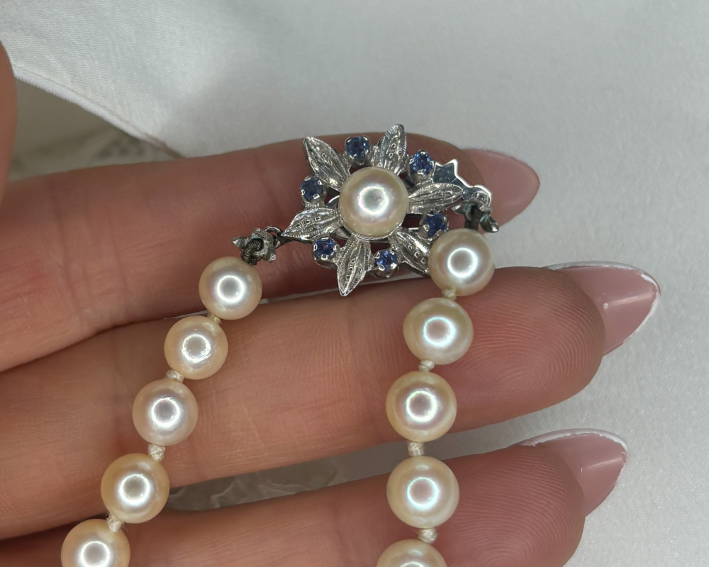 vintage 1940s/50s cultured pearl necklace with 18ct white gold and sapphire clasp