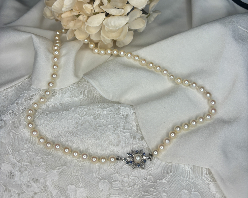 vintage 1940s/50s cultured pearl necklace with 18ct white gold and sapphire clasp