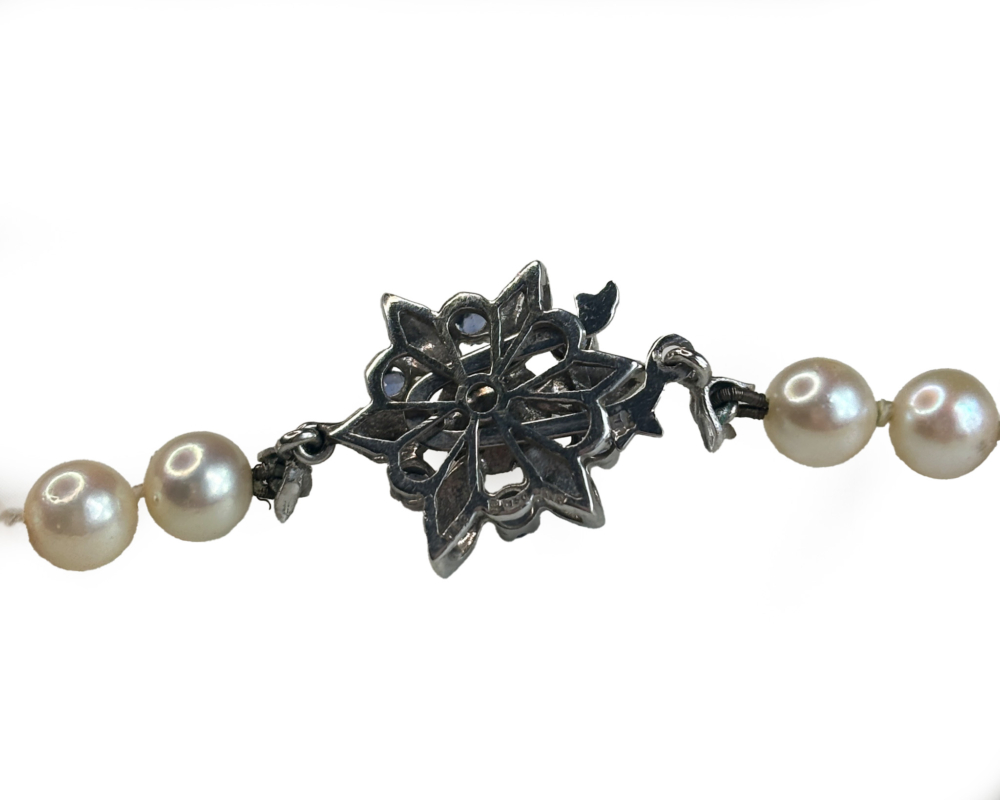 vintage 1940s/50s cultured pearl necklace with 18ct white gold and sapphire clasp