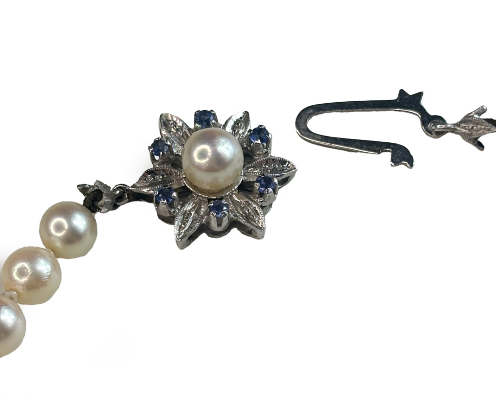 vintage 1940s/50s cultured pearl necklace with 18ct white gold and sapphire clasp