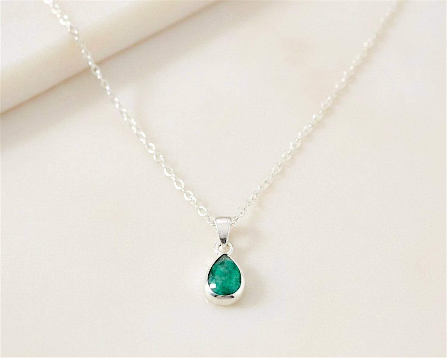 emerald and silver pear shaped pendant and chain