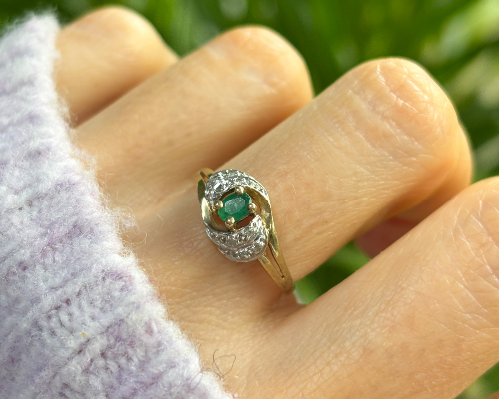 vintage 9ct gold emerald and diamond swirl ring for sale UK