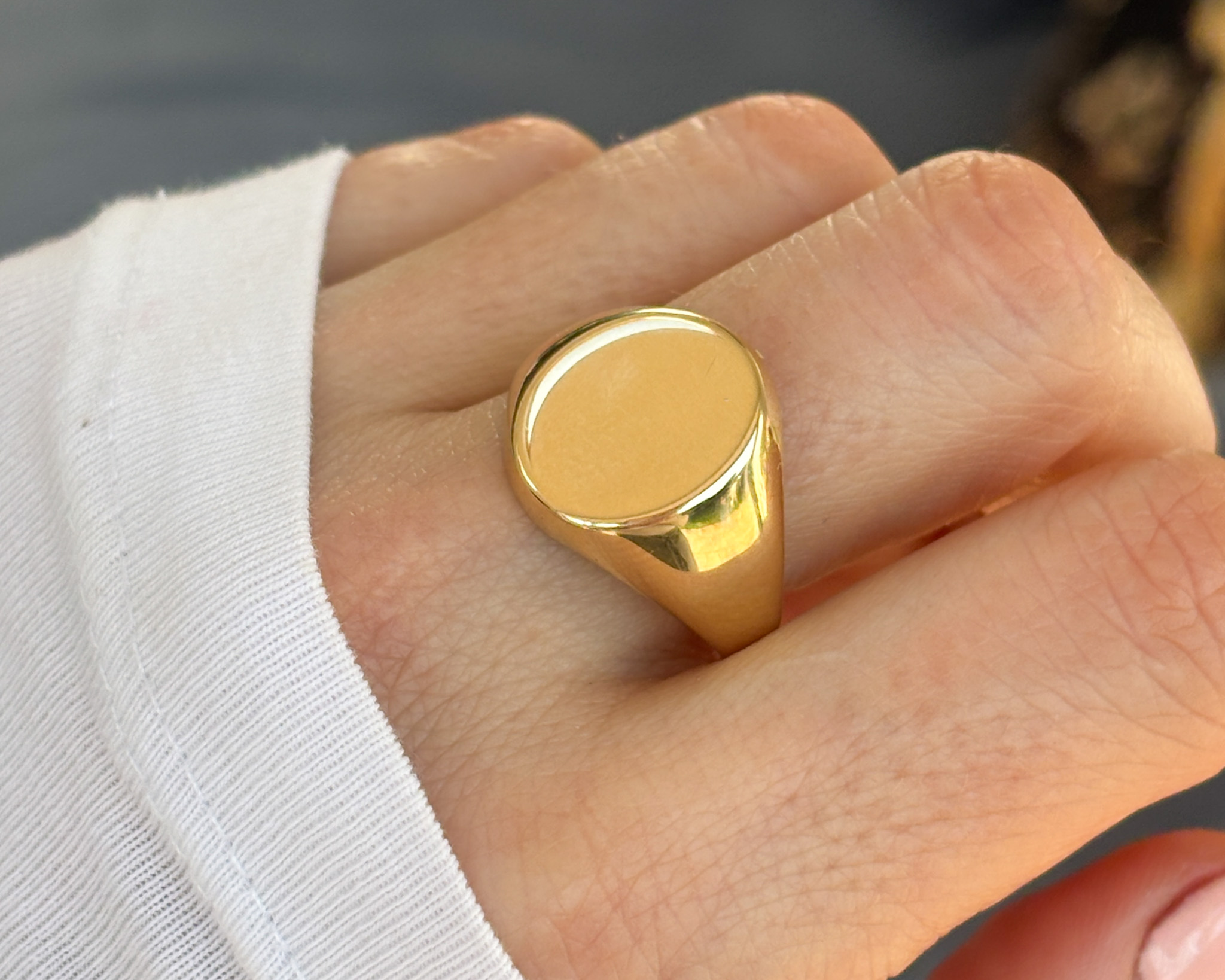 Vintage 9ct Gold Oval Faced Signet Ring 1976 - Aladdins Cave