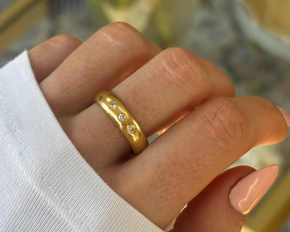 antique Edwardian 22ct yellow gold and diamond wedding ring for sale in Leeds, Yorkshire