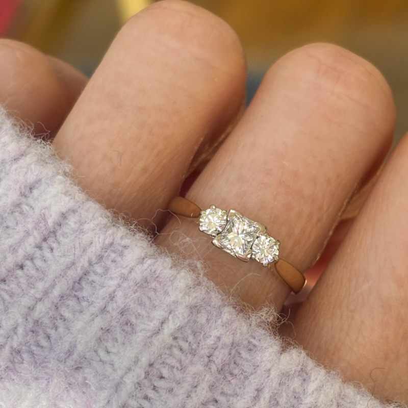 vintage three stone diamond ring with princess cut diamond centre stone 18ct gold for sale in Leeds, Yorkshire