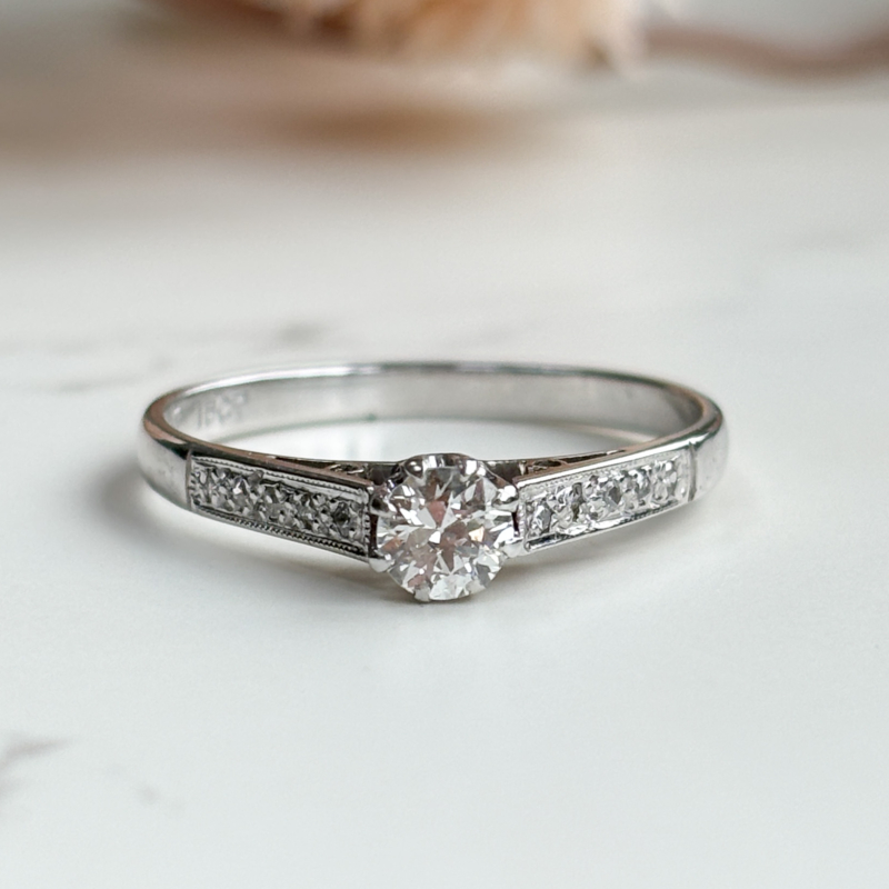 antique 1930s diamond solitaire ring with diamond shoulders approx 0.3ct for sale in Leeds, Yorkshire