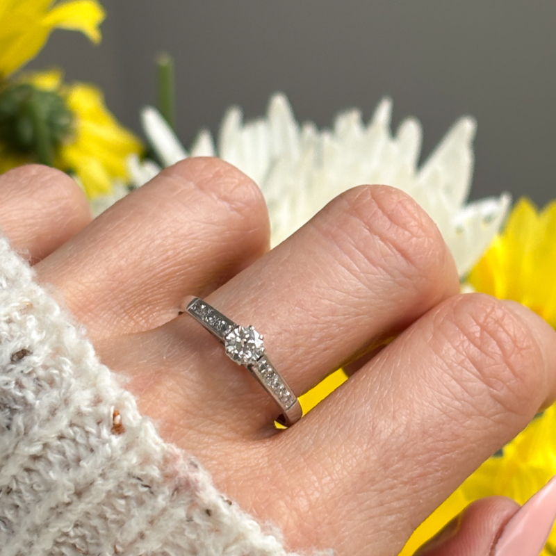 antique 1930s diamond solitaire ring with diamond shoulders approx 0.3ct for sale in Leeds, Yorkshire
