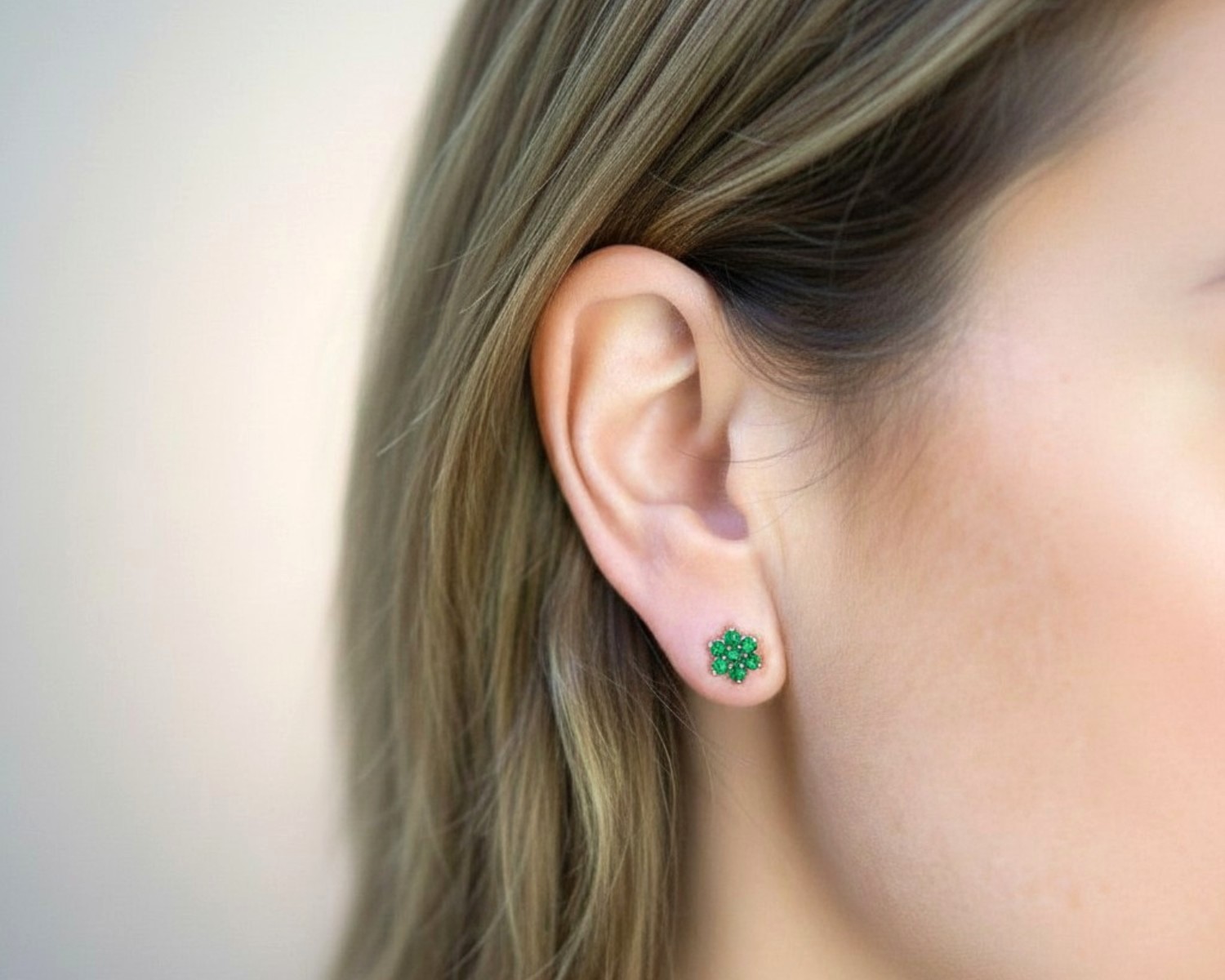 emerald cluster stud earrings (1)