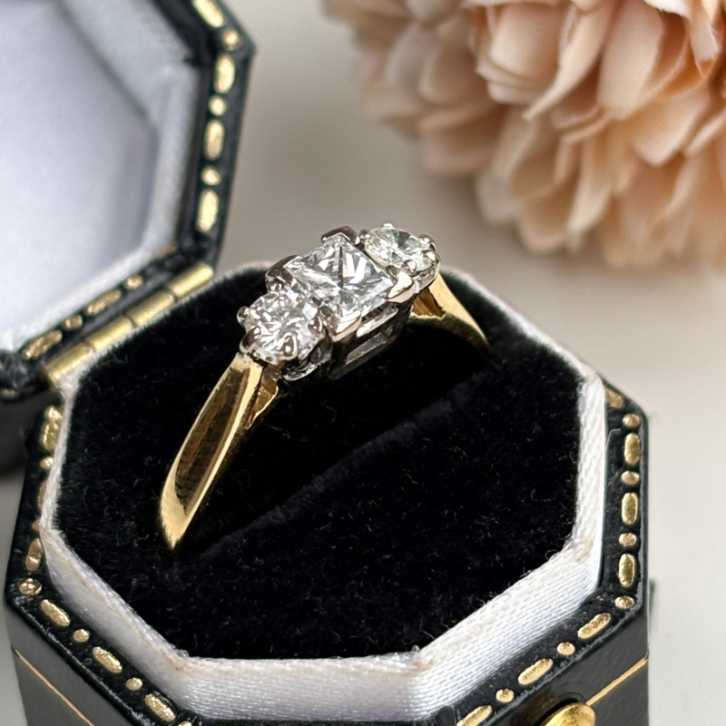vintage three stone diamond ring with princess cut diamond centre stone 18ct gold for sale in Leeds, Yorkshire