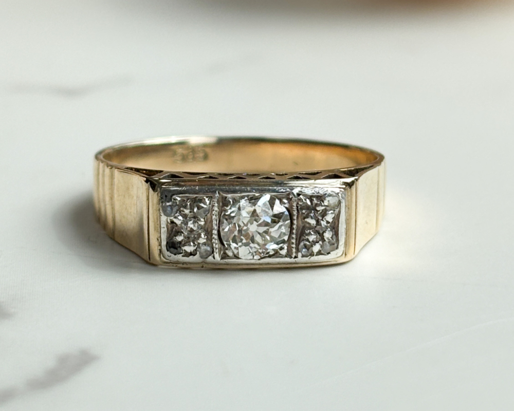 Antique 1930s 14ct Gold and Diamond Ring Aladdins Cave Jewellery