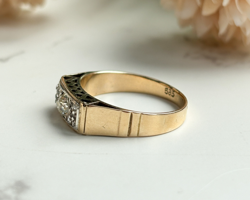antique 1930s old cut diamond ring set in 14ct gold for sale in leeds, showing side view
