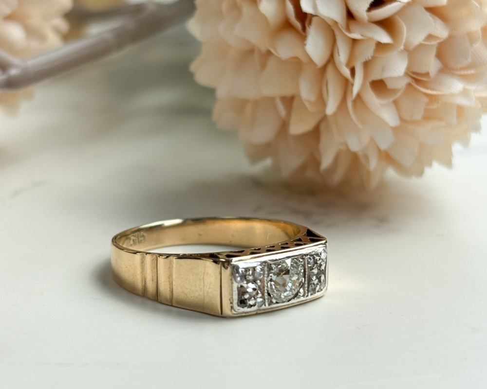 antique 1930s old cut diamond ring set in 14ct gold for sale in leeds, showing side view