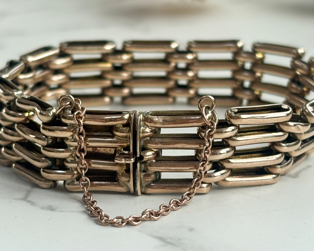 antique 9ct gold gate bracelet for sale in Leeds, UK showing clasp and safety chain