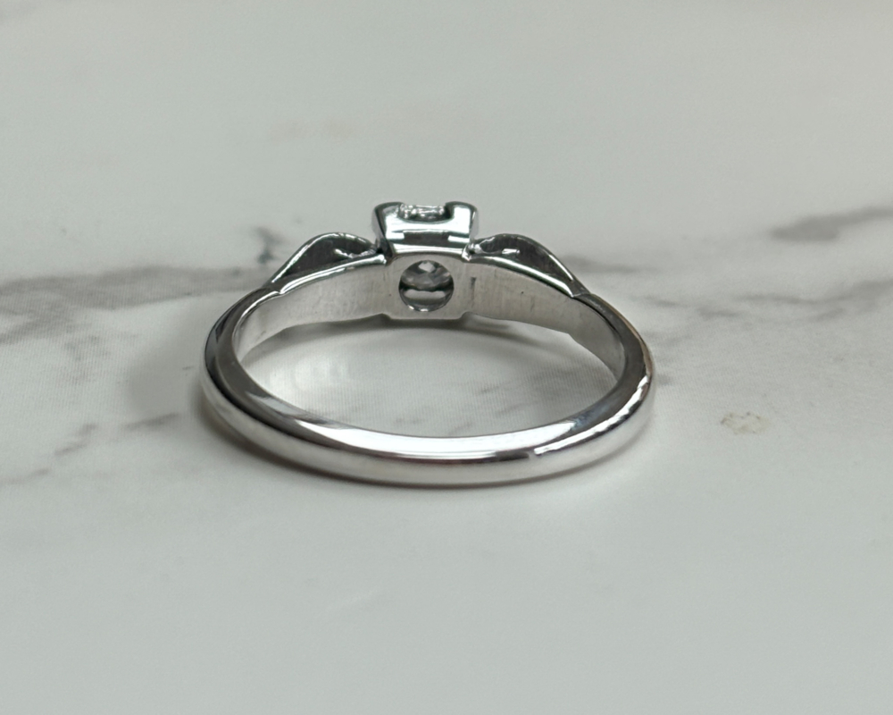 art deco diamond ring with a square setting, in 18ct white gold and platinum showing back view of the ring
