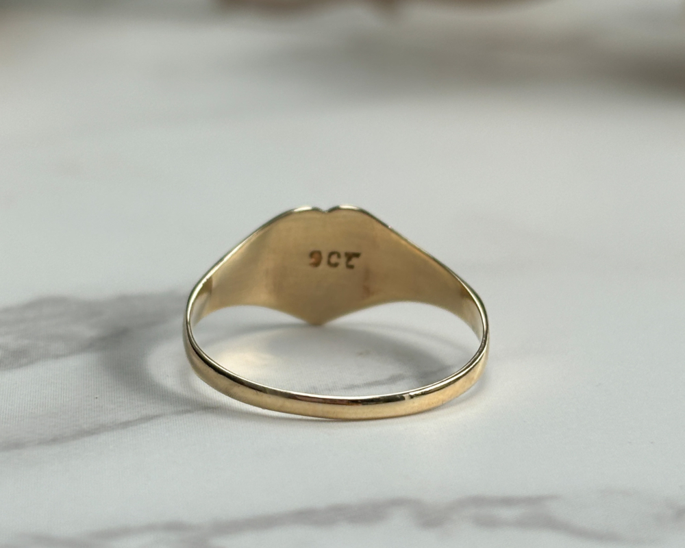 vintage 9ct gold heart signet ring for sale in Leeds, back view of ring