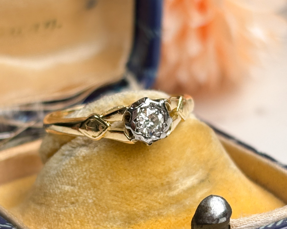 antique 1930s illusion set diamond solitaire ring in 18ct yellow gold and platinum for sale in Leeds, UK