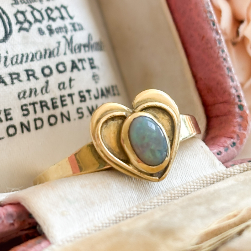 vintage opal heart shaped ring in 18ct gold for sale in Leeds, UK