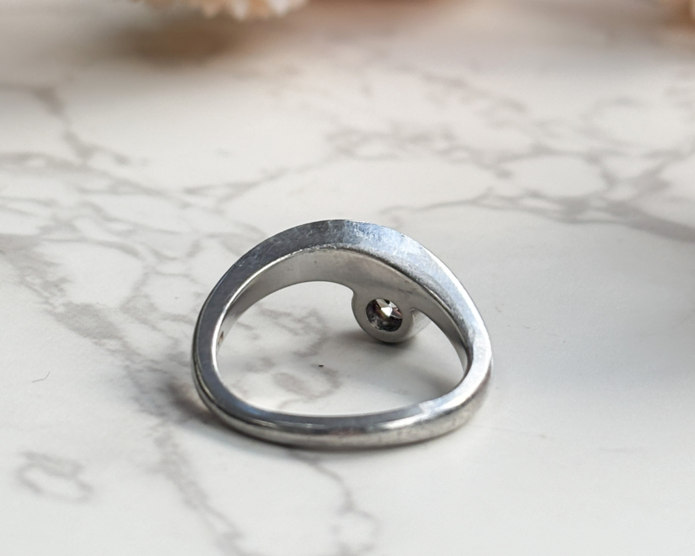 platinum and diamond twist ring for sale in Leeds, showing back of the ring