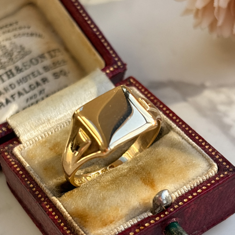 vintage 18ct gold signet ring dated 1953 for sale in Leeds