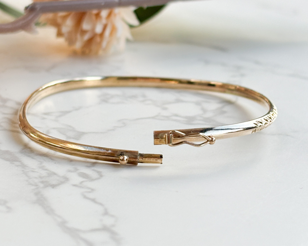 vintage 9ct gold bangle with engraved pattern for sale in Leeds