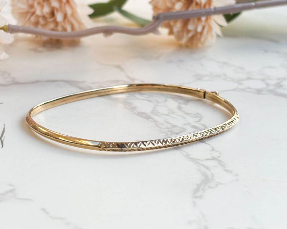 vintage 9ct gold bangle with engraved pattern for sale in Leeds
