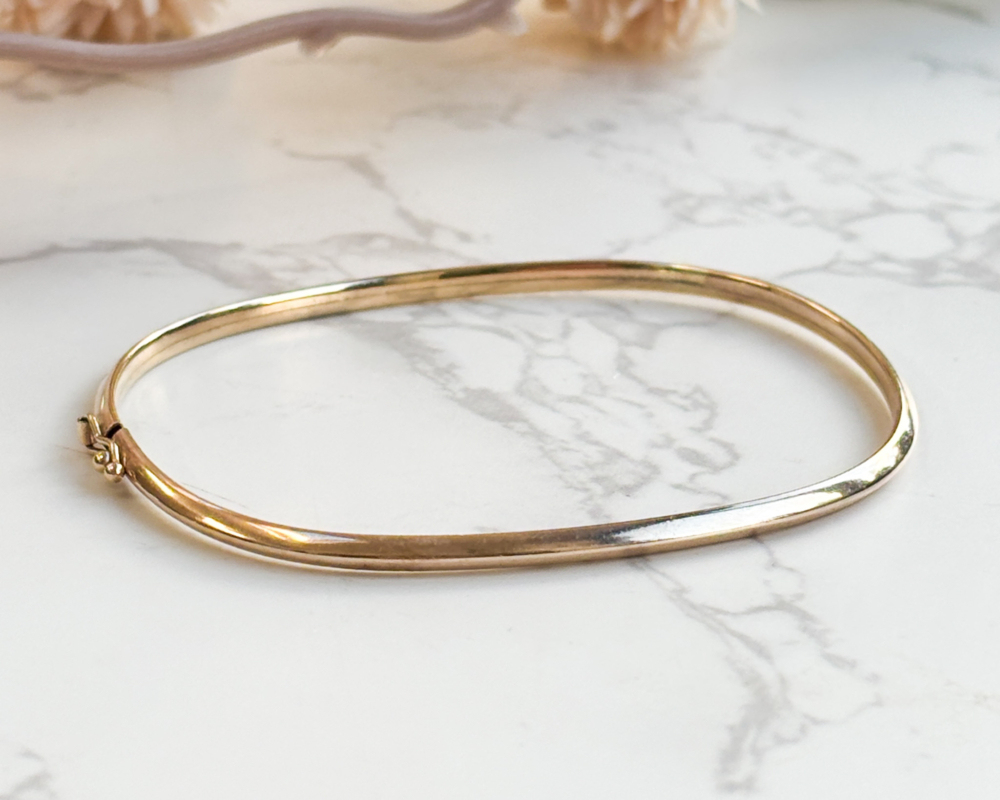 vintage 9ct gold bangle with engraved pattern for sale in Leeds