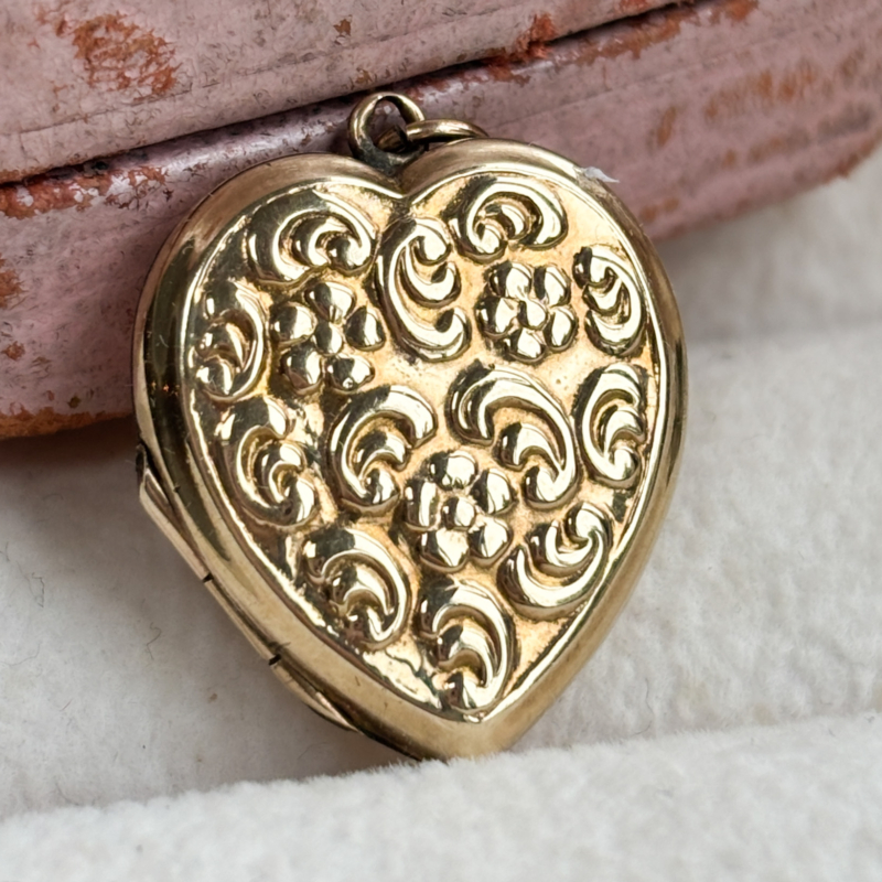 antique Edwardian gold heart locket, in 9ct gold back and front for sale in Leeds, UK