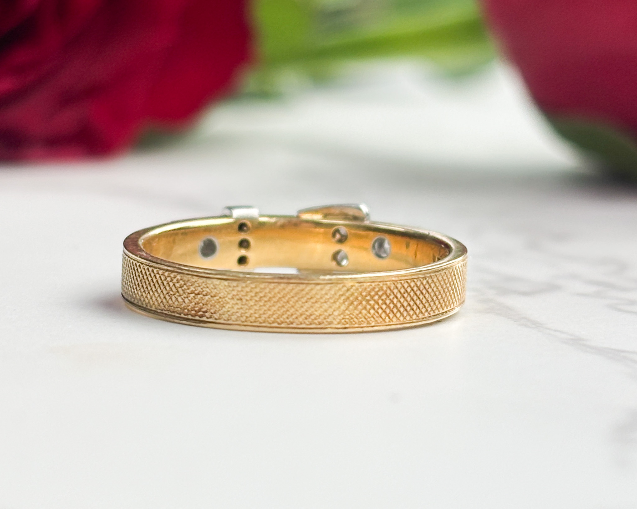 back of 18ct gold ring