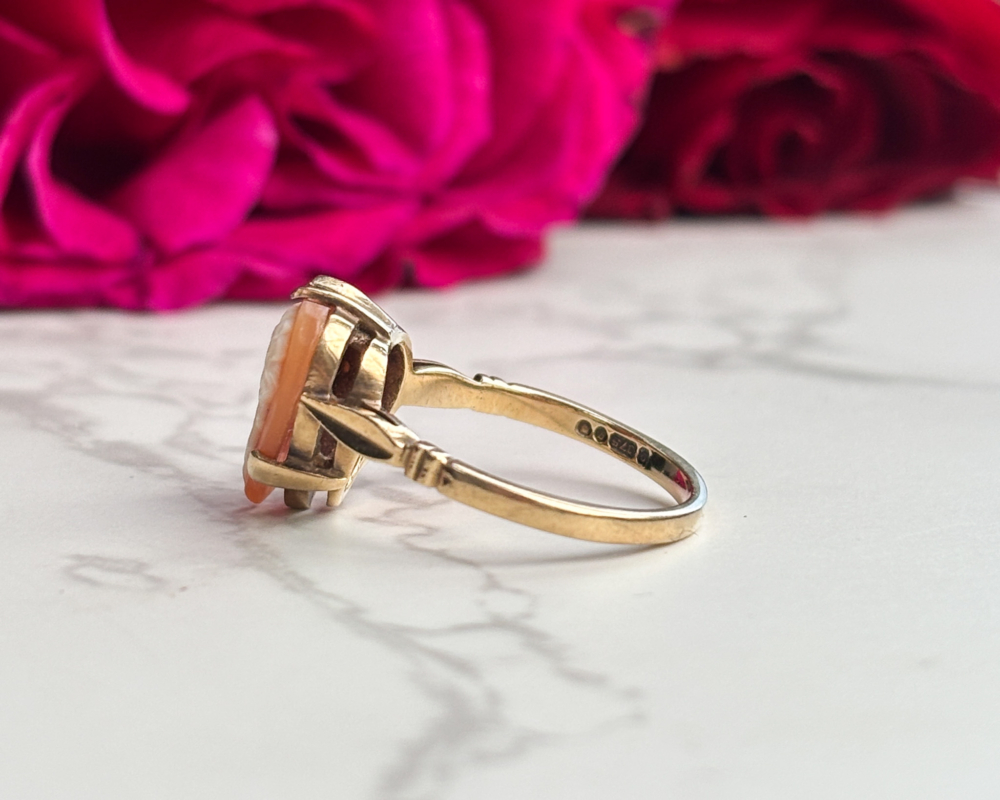 vintage heart cameo ring in 9ct gold hallmarks for London 1971. For sale in Leeds, showing side of the ring