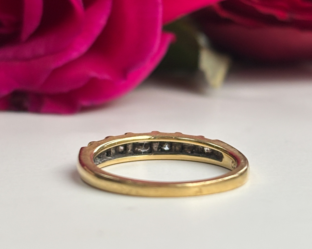 vintage 18ct gold half eternity ring for sale in Leeds, 0.25ct showing back view of ring