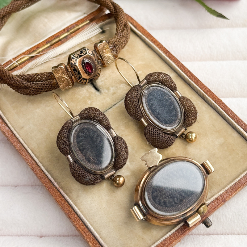 Victorian mourning jewellery set with earrings, brooch, bracelet made of braided hair