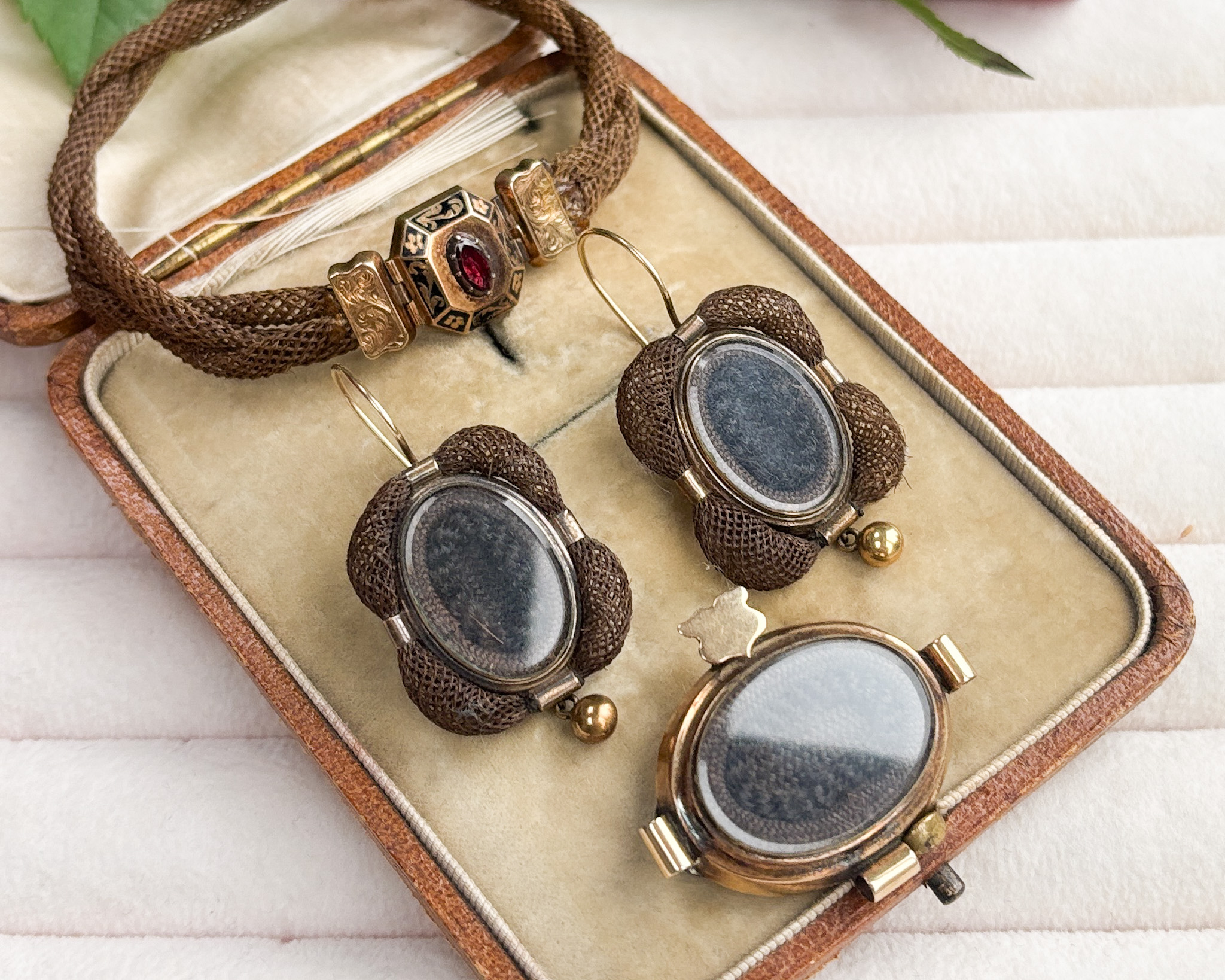 mourning jewellery set